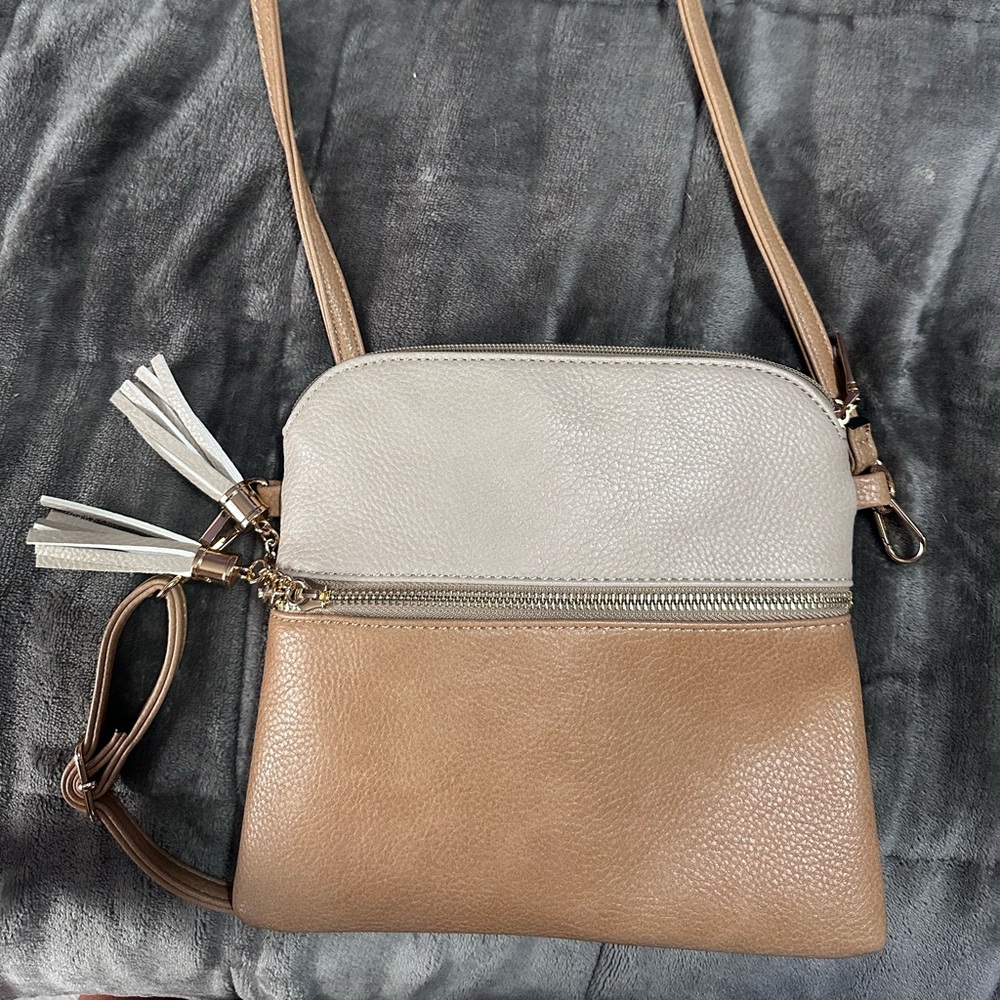 Super cute neutral cross body bag